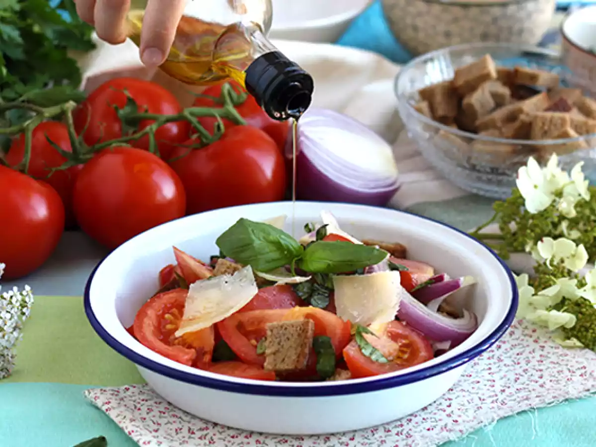 Panzanella salad - italian bread salad - photo 2