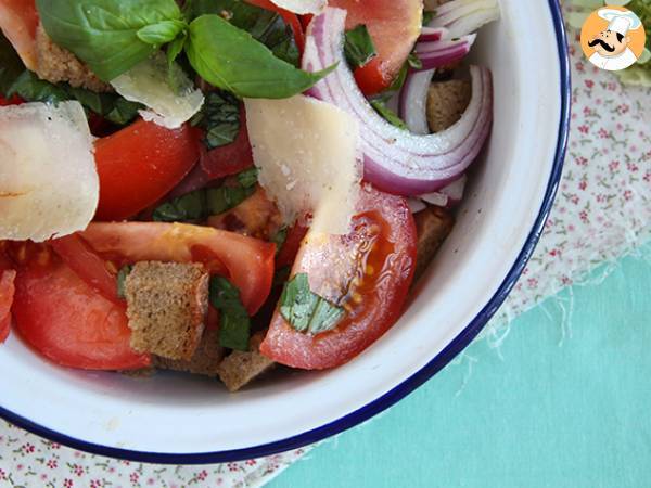 Panzanella salad - italian bread salad