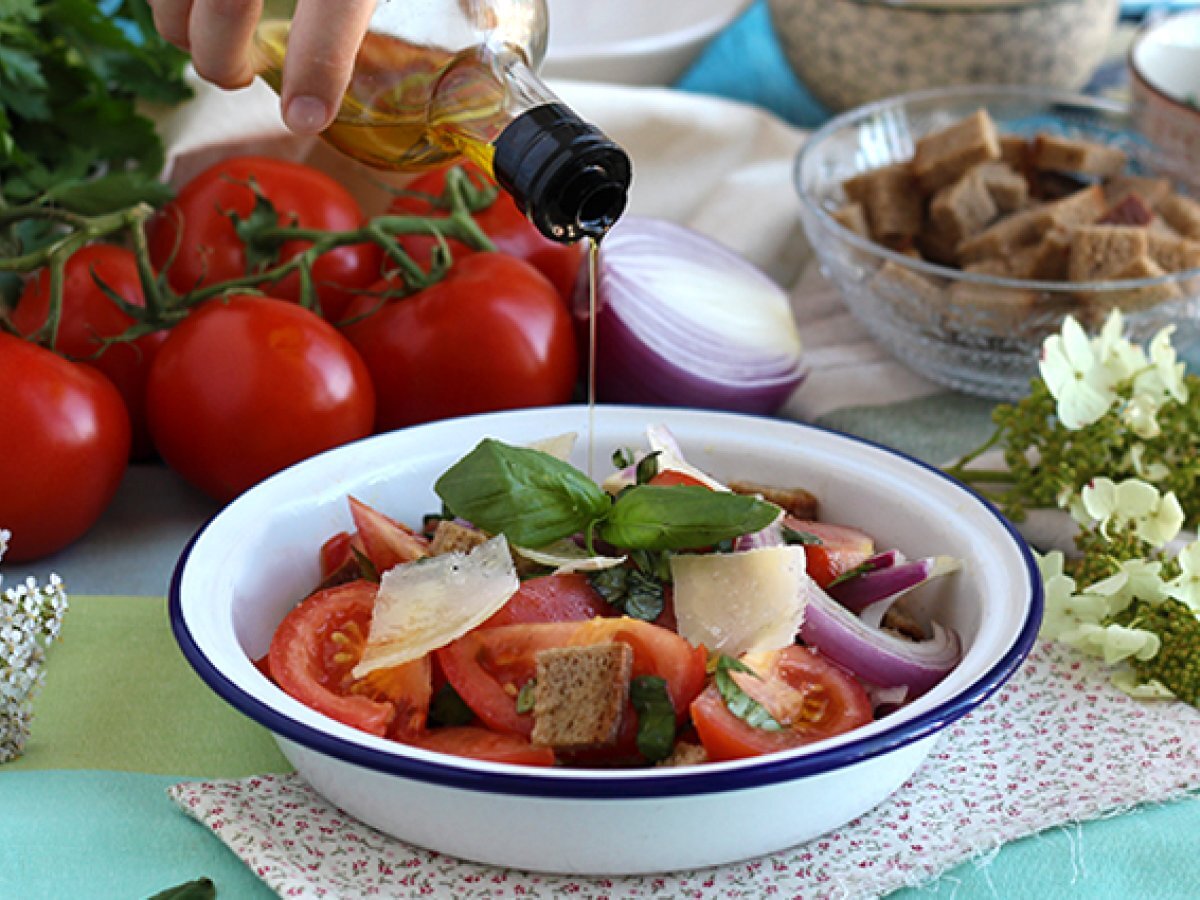 Panzanella salad - Italian salad - photo 2