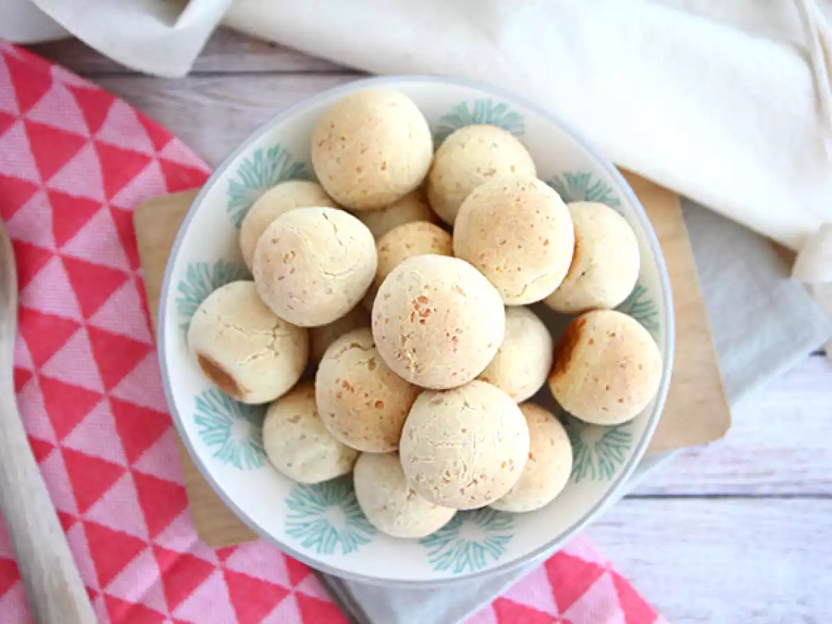 Pão de queijo, brazilian cheese bread - photo 2