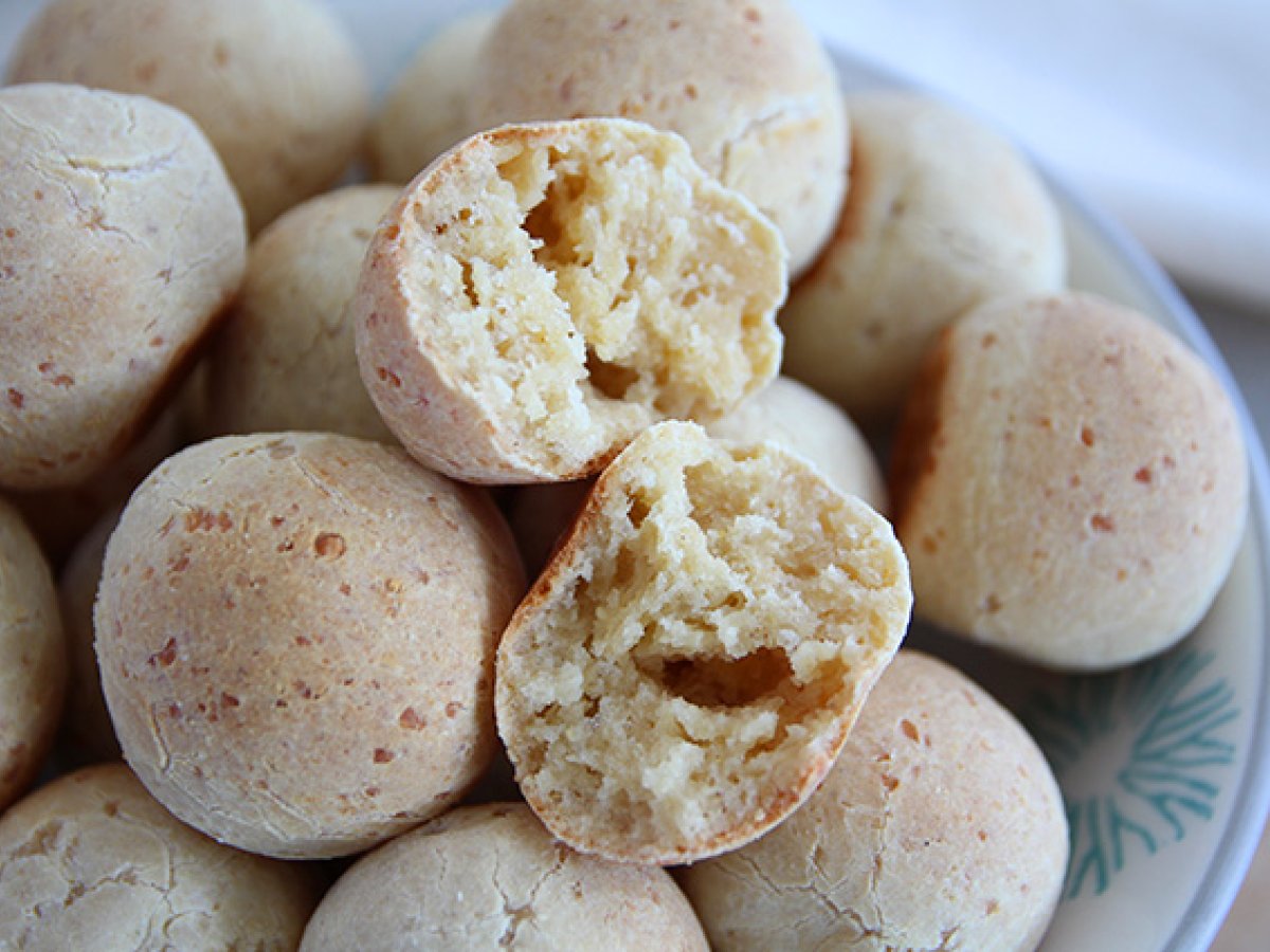 Pão de Queijo, brazilian cheese bread - photo 3