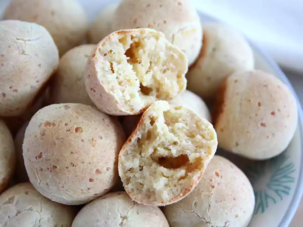 Pão de queijo, brazilian cheese bread - photo 3