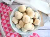 Pão de queijo, brazilian cheese bread, photo 1