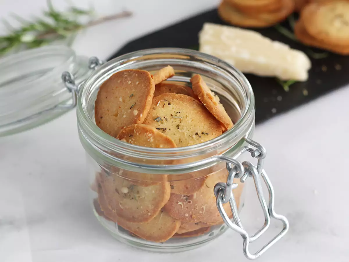 Parmesan and herb biscuits - photo 3