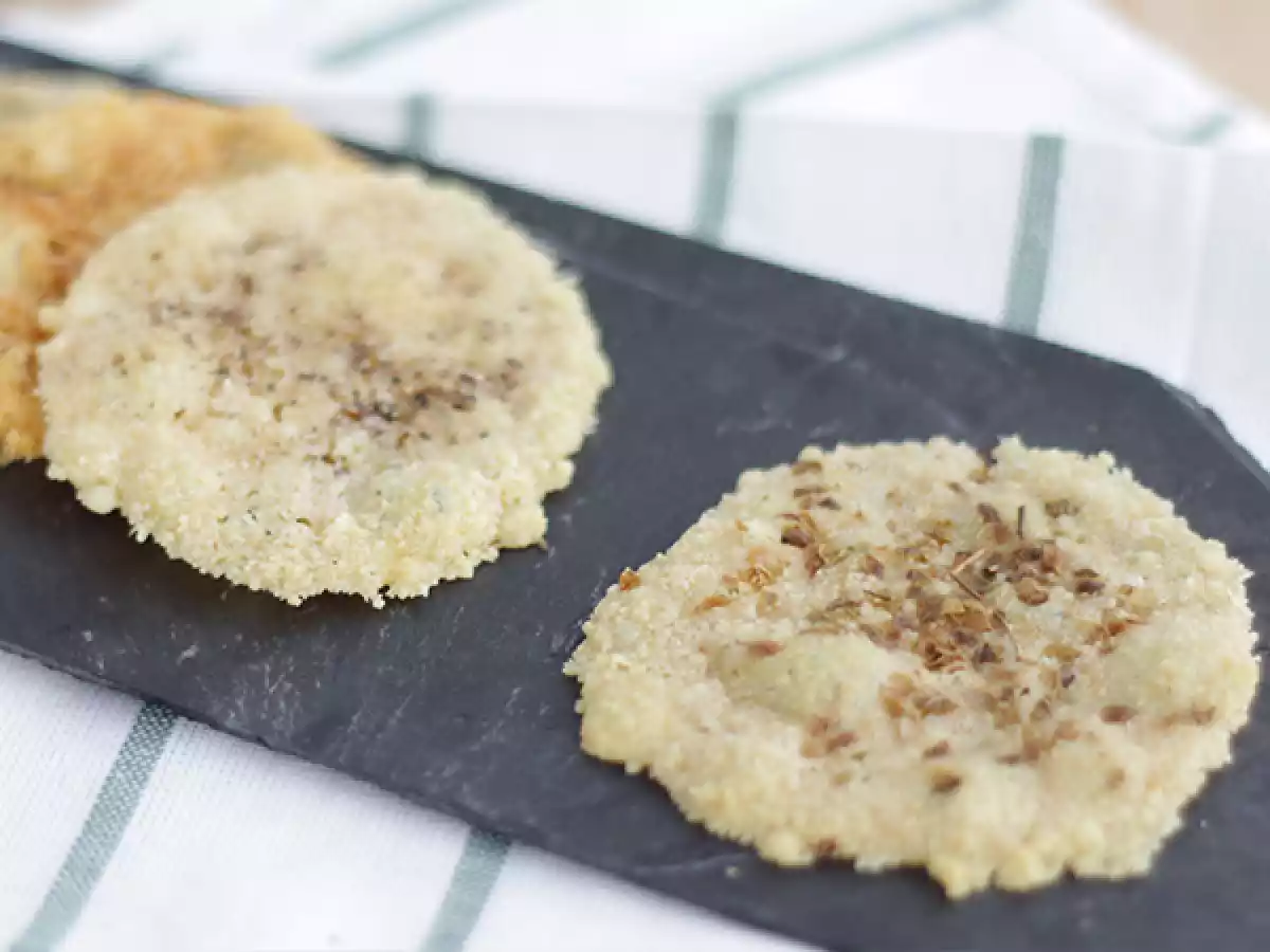 Parmesan crisps, with spices and herbs - video recipe ! - photo 2