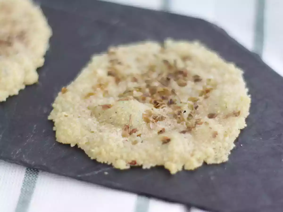 Parmesan crisps, with spices and herbs - video recipe !