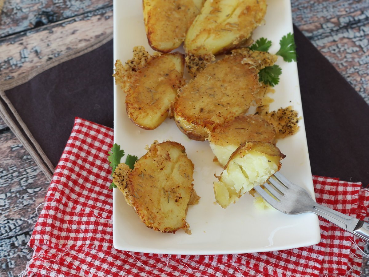 Parmesan potatoes, soft on the inside and crispy on the outside!