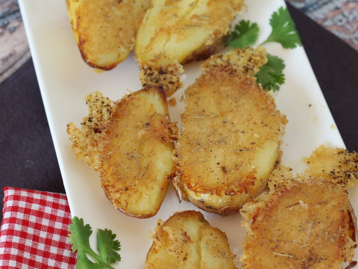 Parmesan potatoes, soft on the inside and crispy on the outside! - photo 2