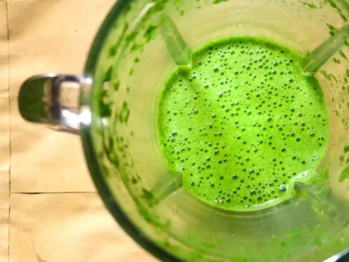 Parsley foam soup