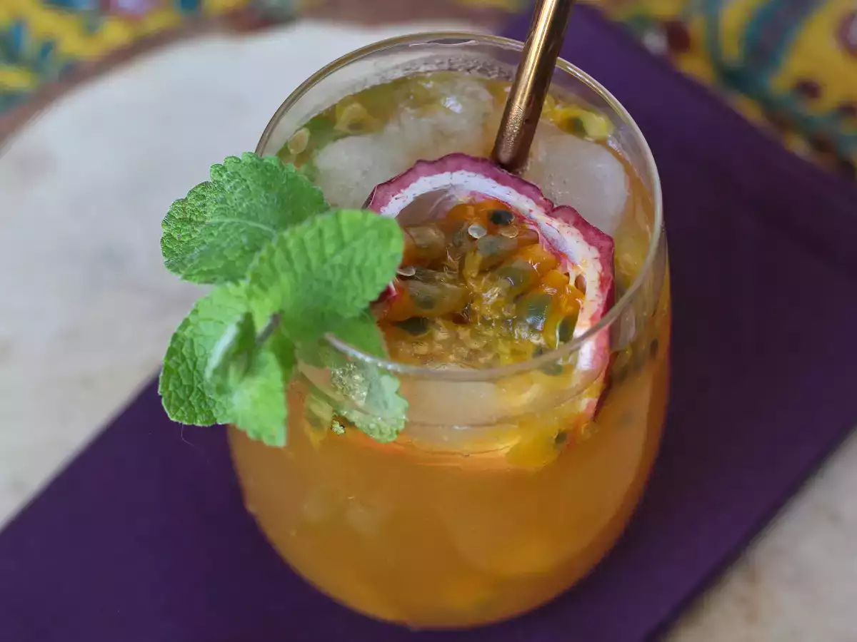Passion fruit iced tea, the perfect summer drink! - photo 4