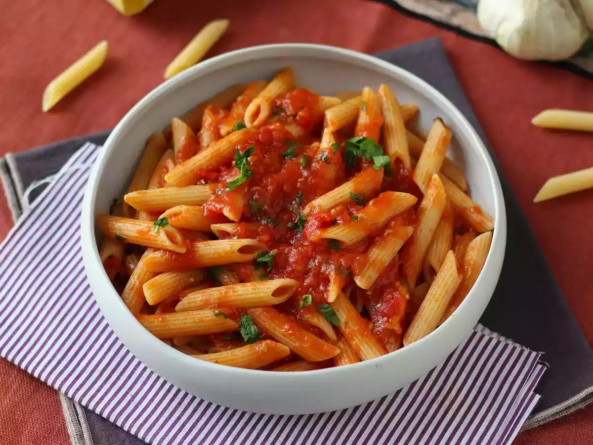 Pasta all'arrabbiata: a heart-warming italian classic! - photo 2