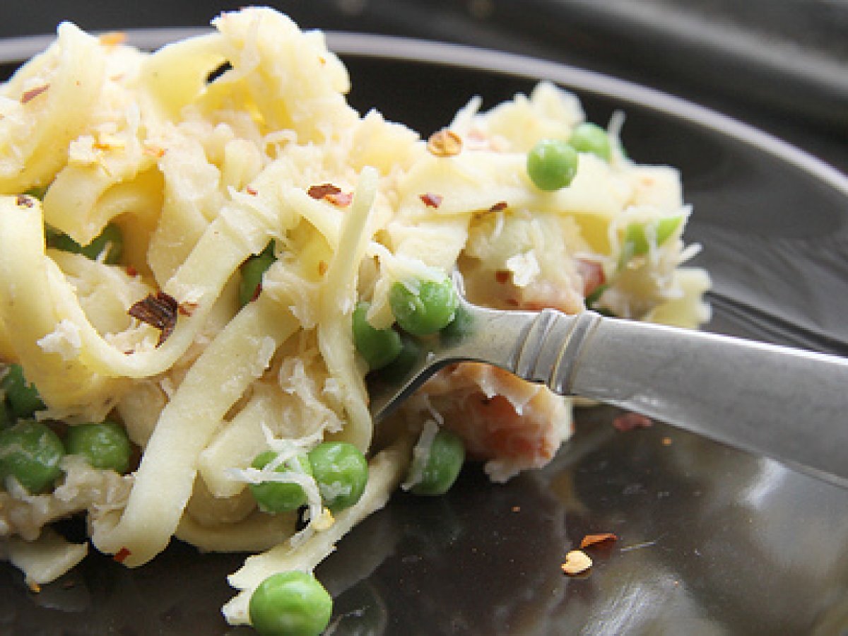 Pasta Crab Carbonara with Crab Roe