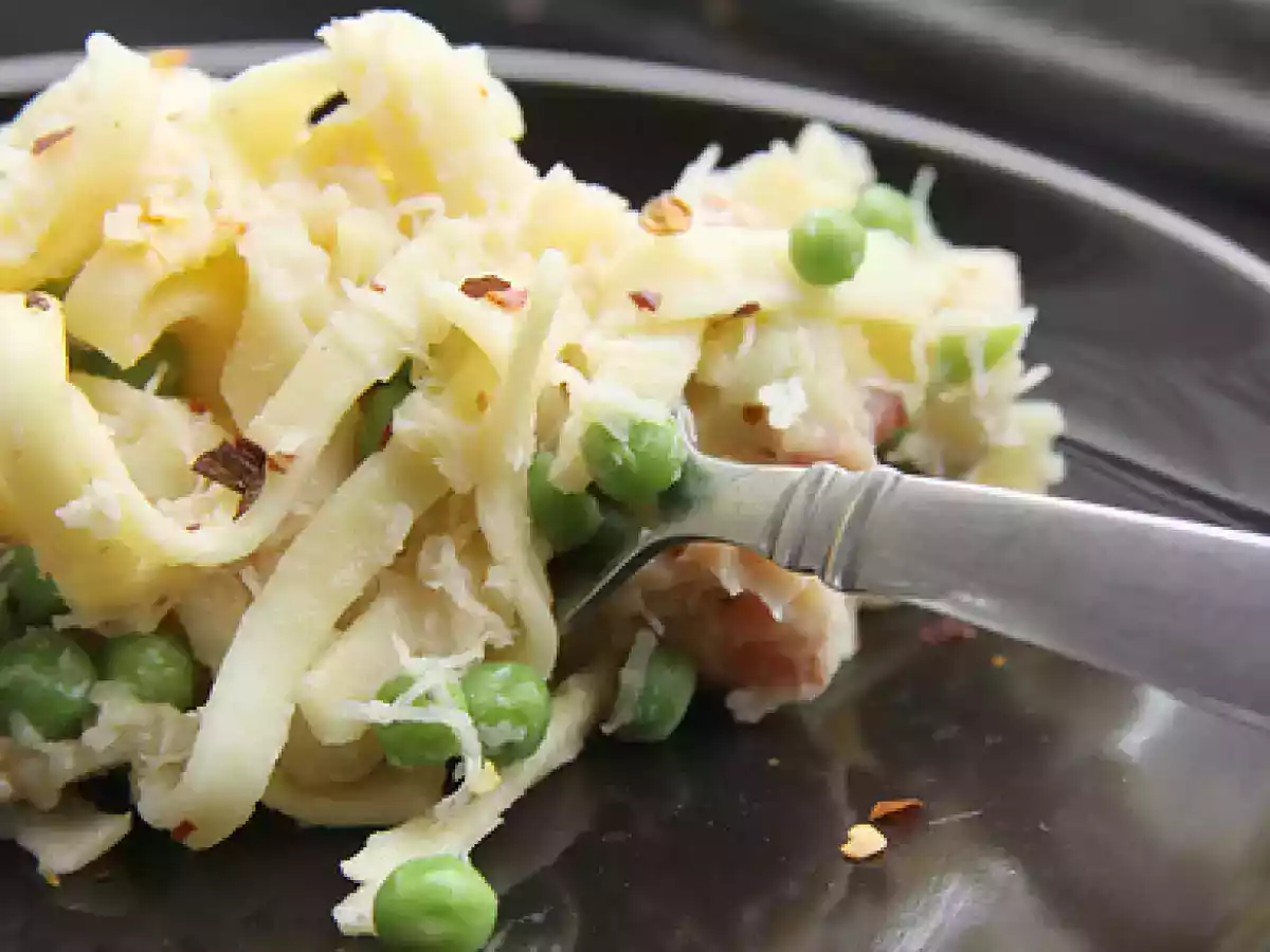 Pasta Crab Carbonara with Crab Roe