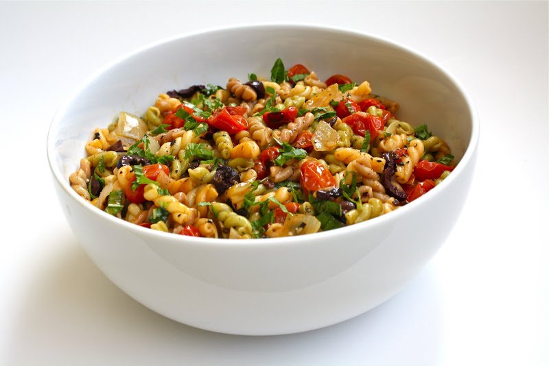 Pasta salad with roasted tomatoes - Recipe Petitchef