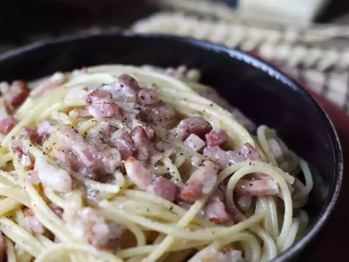 Pasta with bacon: easy, cheap and creamy - photo 2