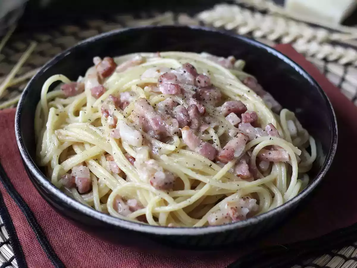 Pasta with bacon: easy, cheap and creamy - photo 4