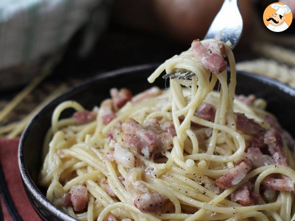 Pasta with bacon: easy, cheap and creamy - photo 3