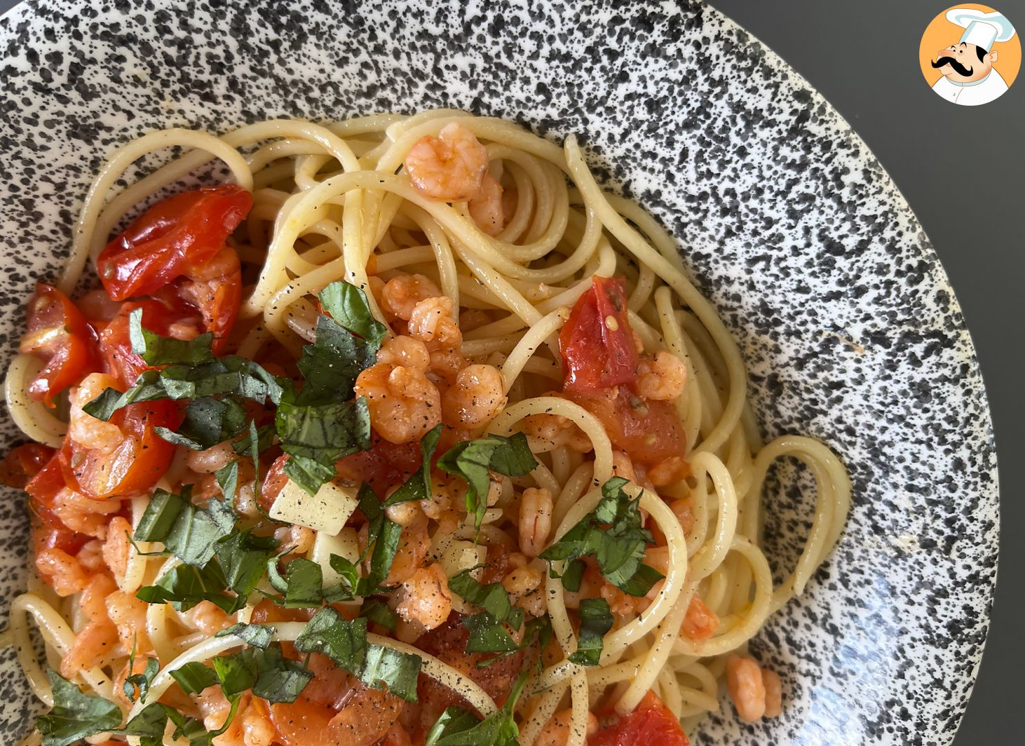 pasta-with-cherry-tomatoes-and-shrimps-recipe-petitchef