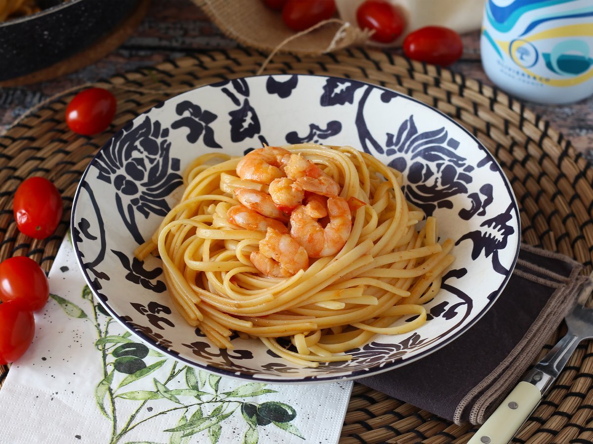 Pasta with cherry tomatoes and shrimps - photo 2