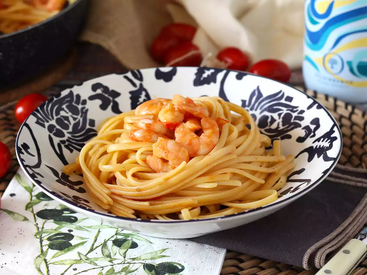 Pasta with cherry tomatoes and shrimps - photo 3