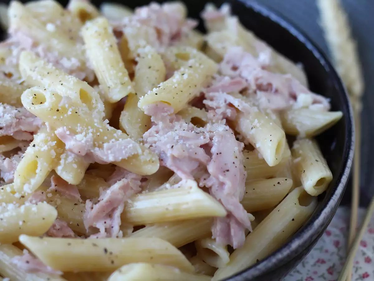 Pasta with cream and ham: creamy, quick and irresistible! - photo 4