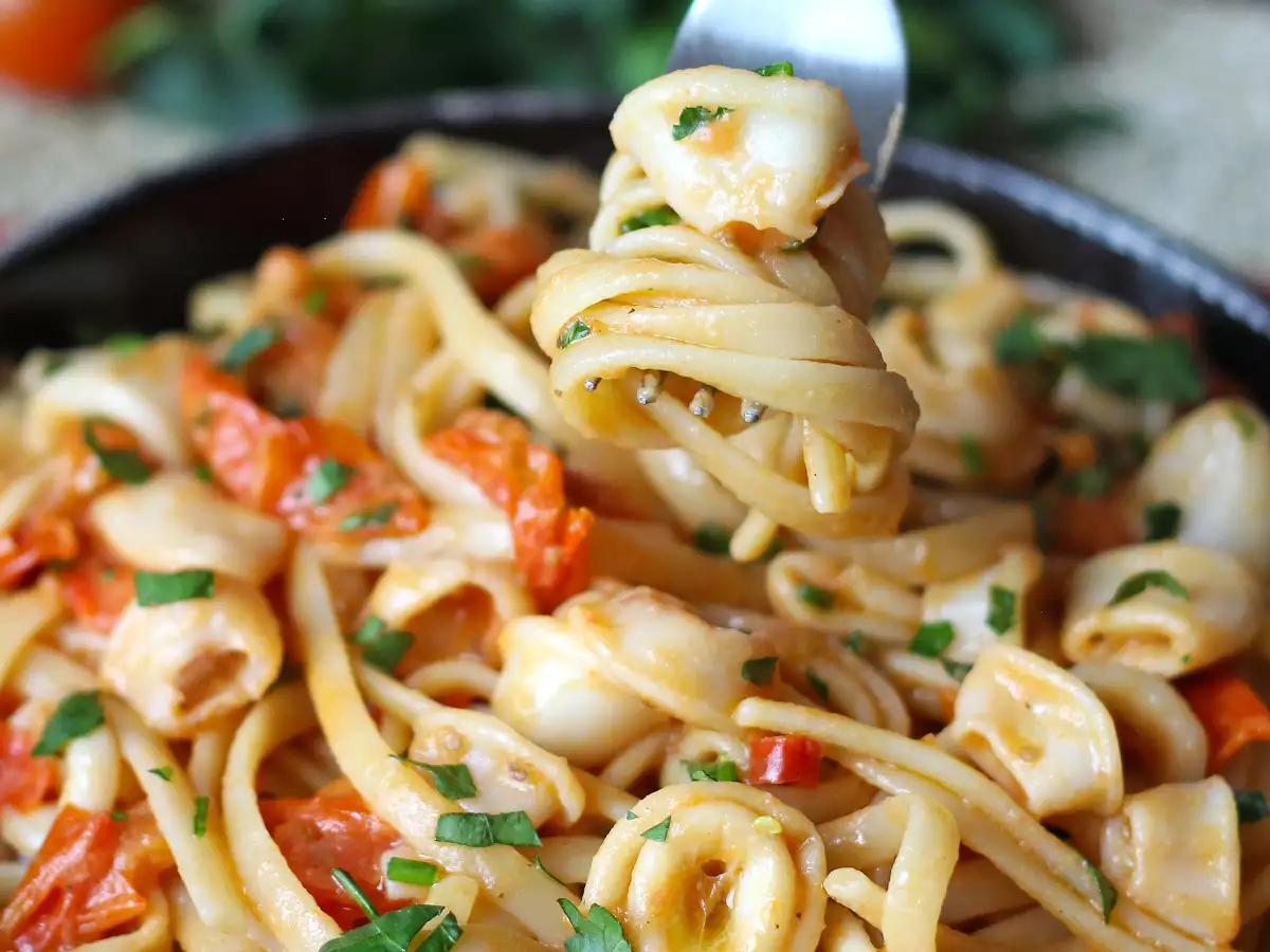Pasta with Frozen Squid and Cherry Tomatoes: an Easy, Flavorful Recipe - photo 6