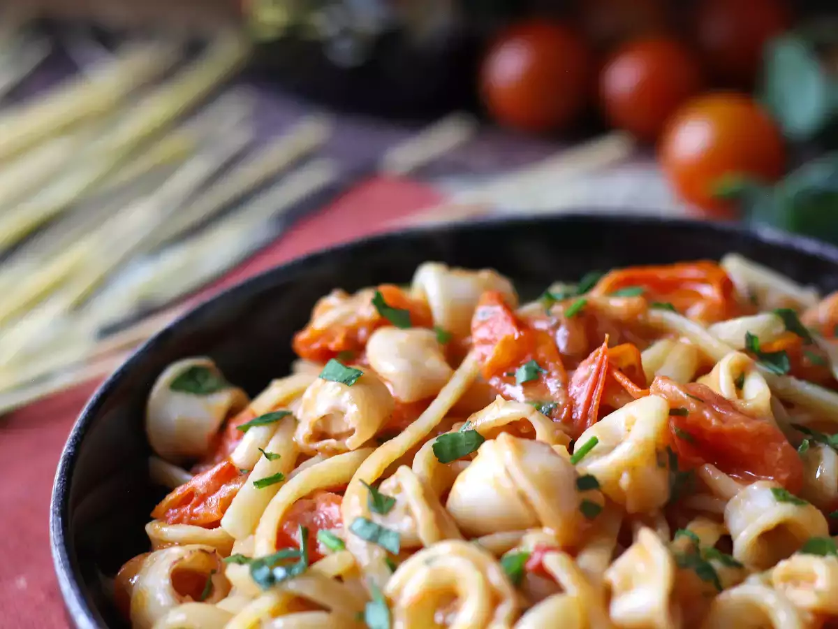 Pasta with frozen squid and cherry tomatoes: simple and tasty recipe - photo 5