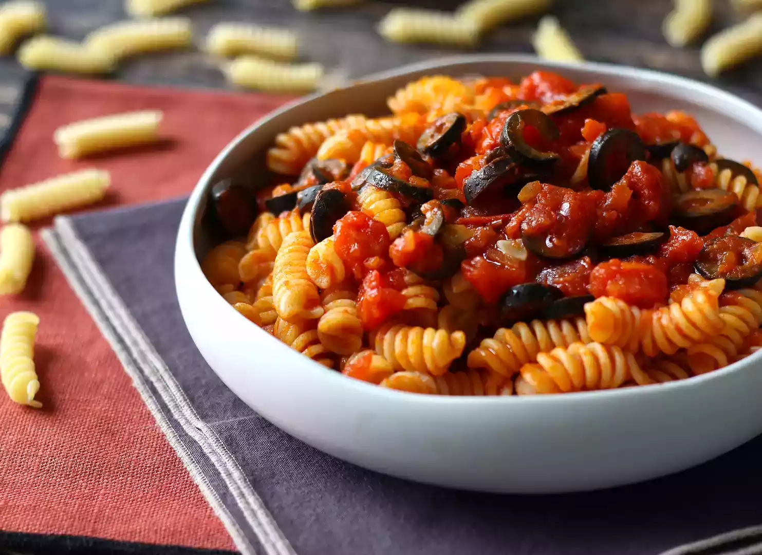 Easy olive sauce pasta recipe: cheap and delicious