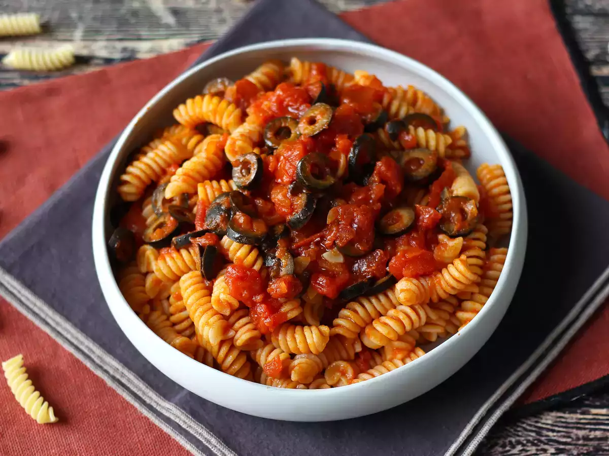 Pasta with olive sauce: inexpensive, tasty and easy to prepare! - photo 3