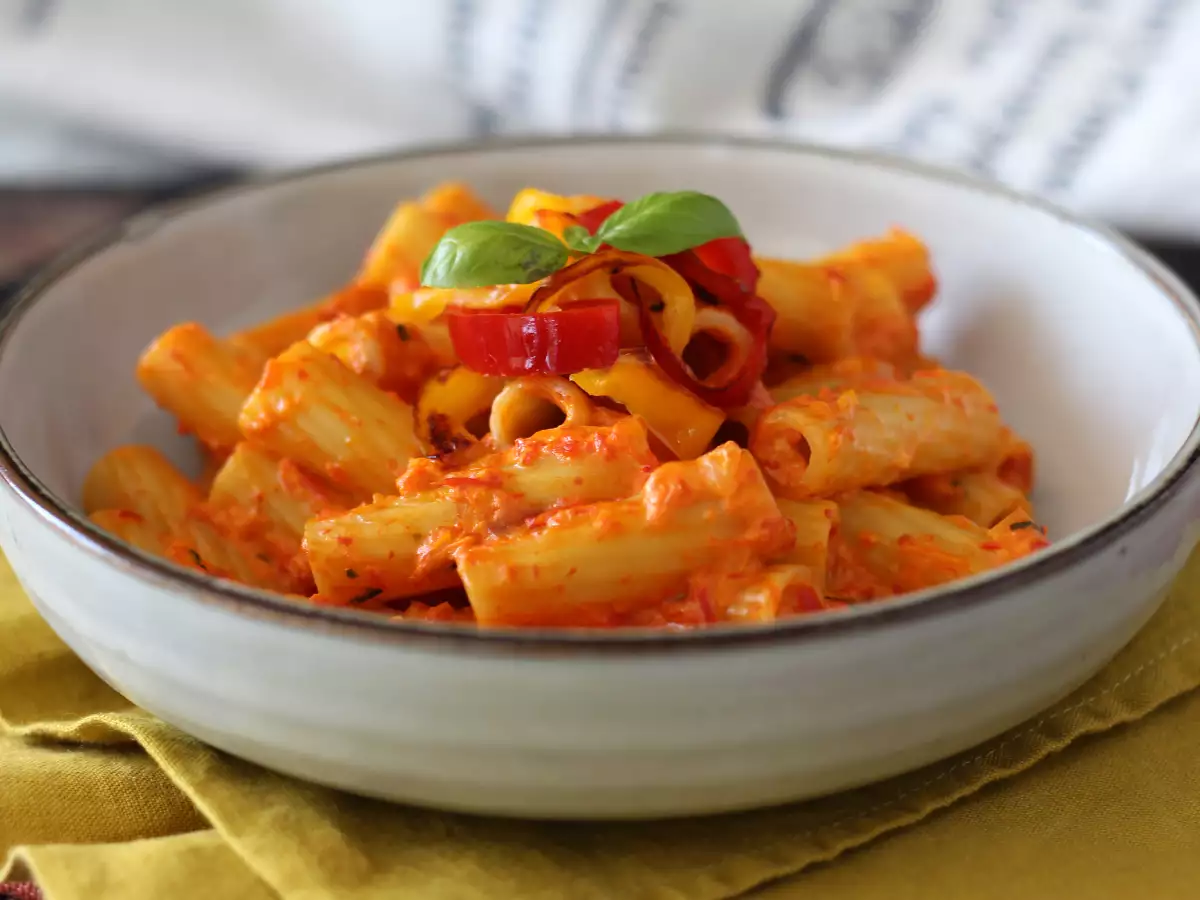 Pasta with peppers and Philadelphia cream cheese: creamy, quick and delicious - photo 4