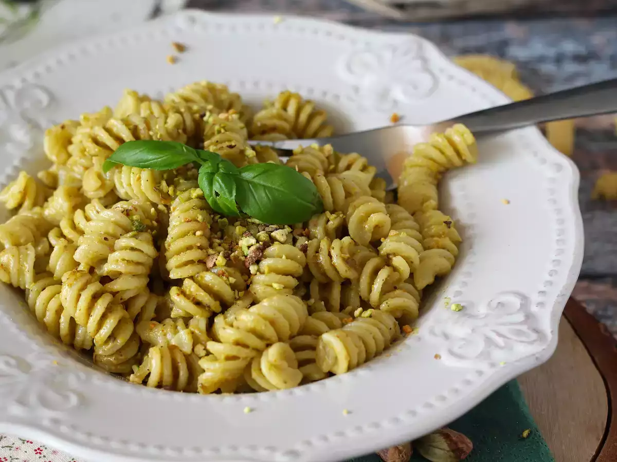 Pasta with pistachio pesto, a delicious and easy recipe to prepare - photo 2