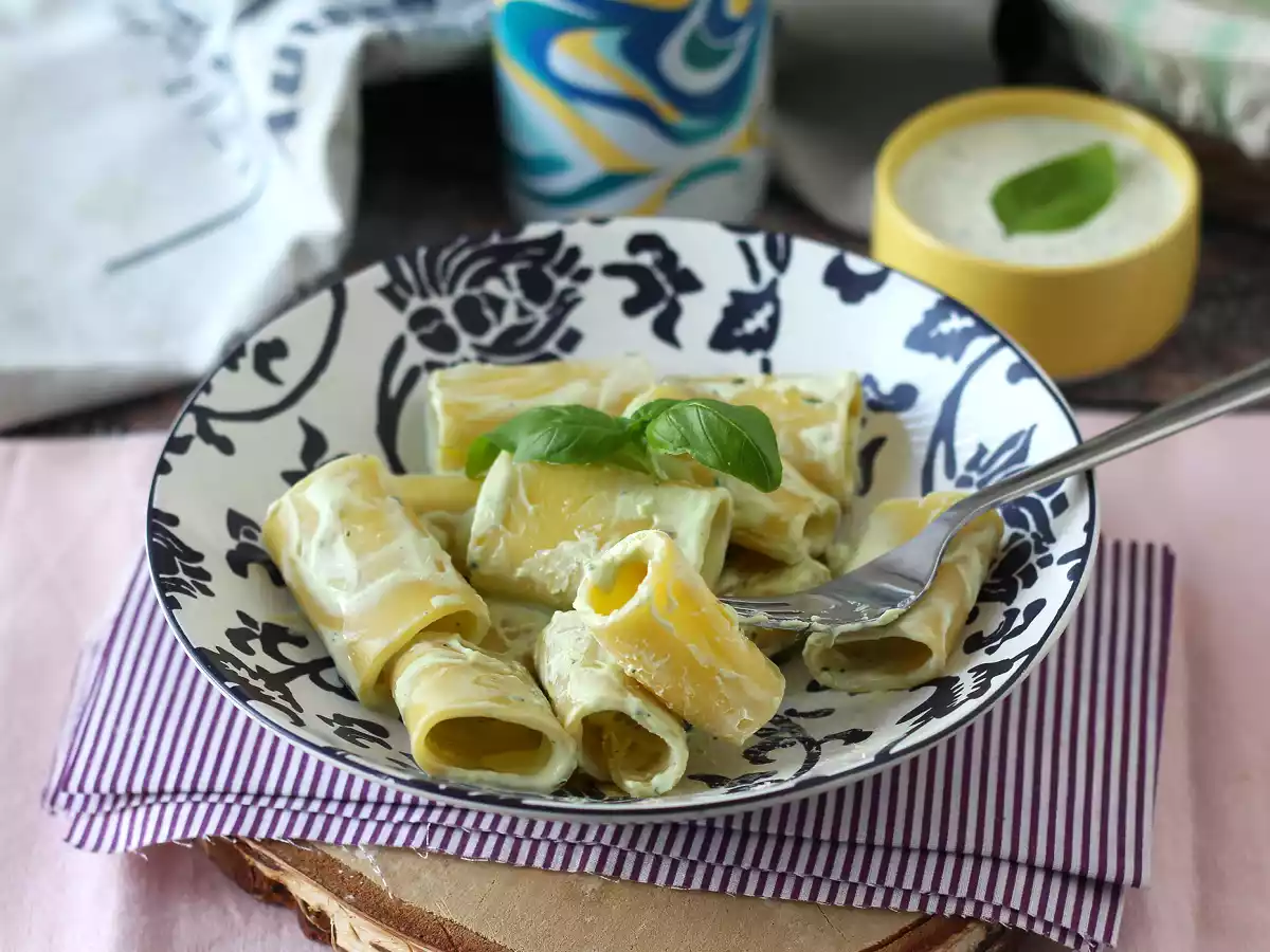 Pasta with ricotta cream and basil - photo 2