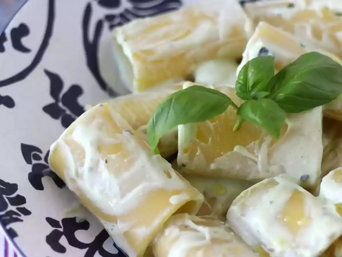 Pasta with ricotta cream and basil - photo 3