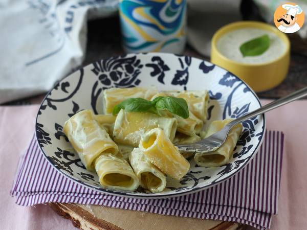 Pasta with ricotta cream and basil - photo 2