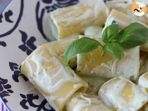 Pasta with ricotta cream and basil - photo 3