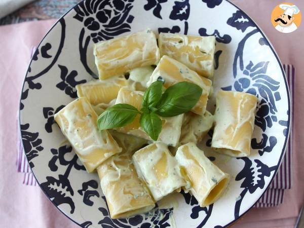 Pasta with ricotta cream and basil - photo 4