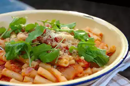 Roasted garlic and tomato sauce pasta recipe