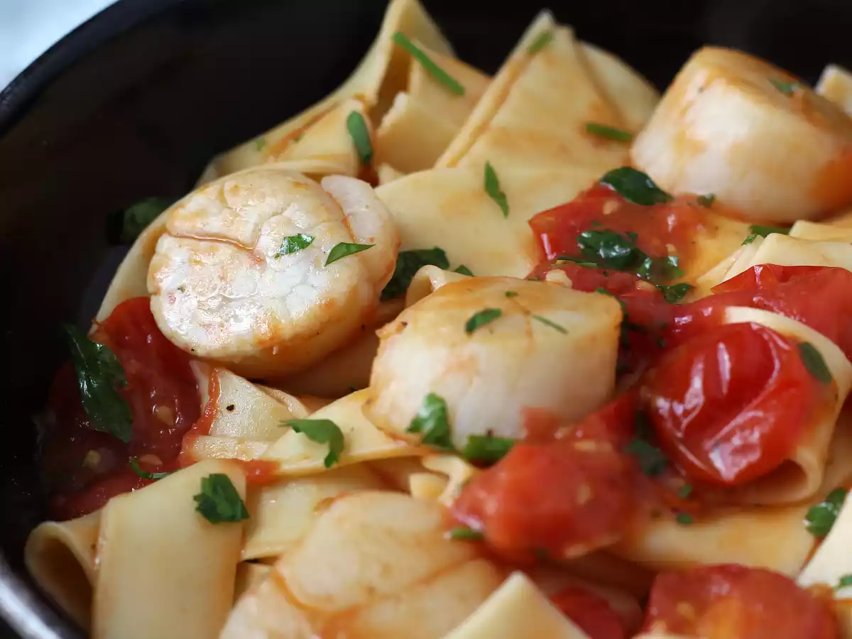 Pasta with scallops, an elegant seafood dish - photo 3