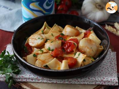 Pasta with scallops, an elegant seafood dish