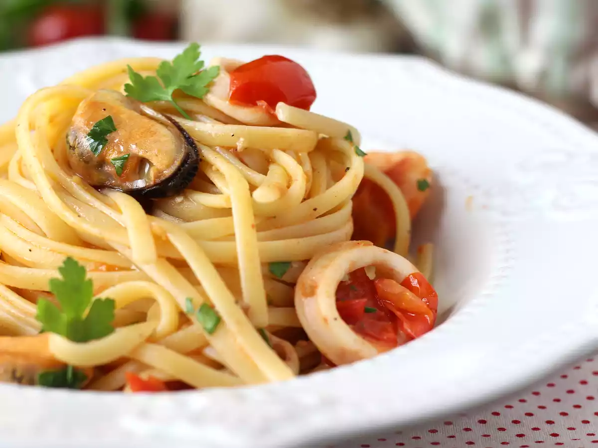 Pasta with seafood, a delicious and very quick dish - photo 2