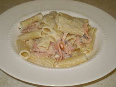 Pasta with Smoked Salmon in Cream Sauce