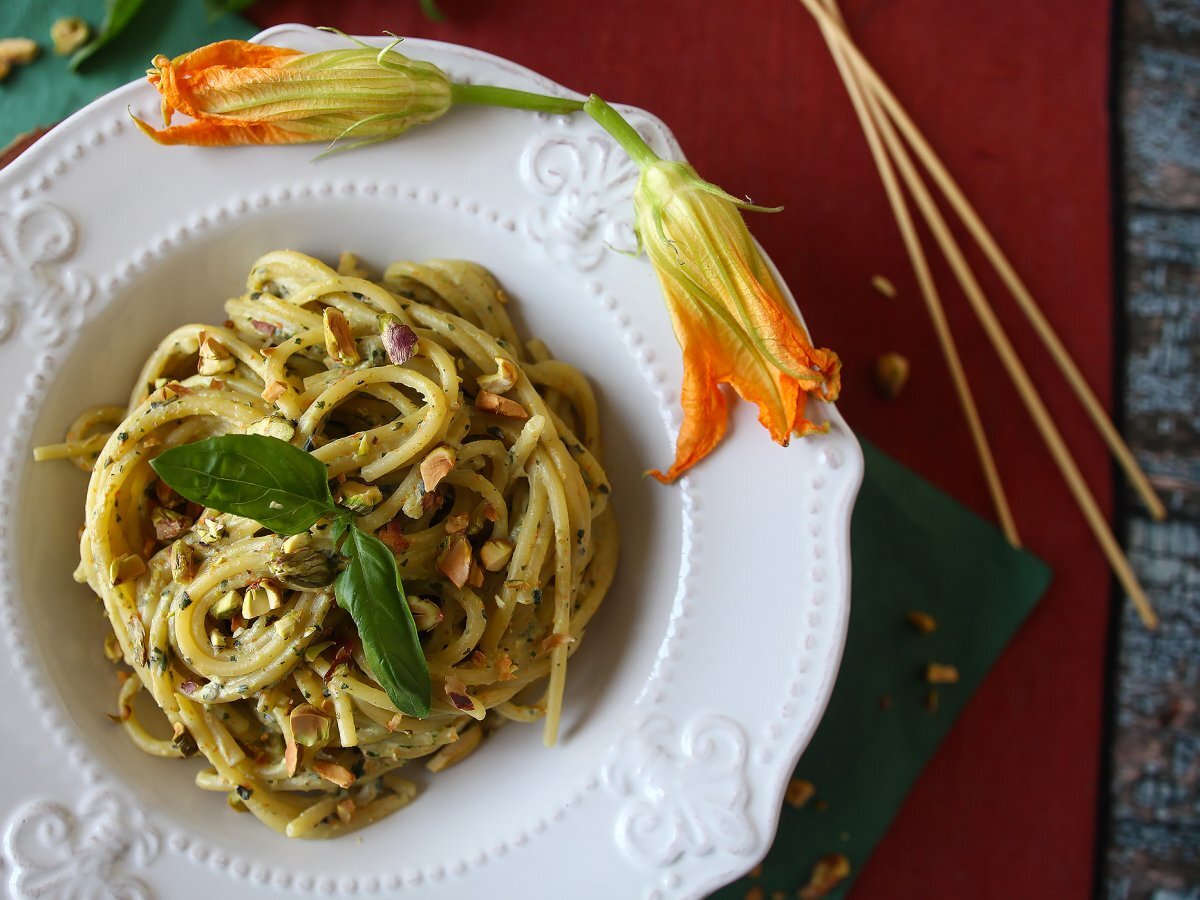 Pasta with squash blossoms, ricotta cheese and pistachios - photo 2