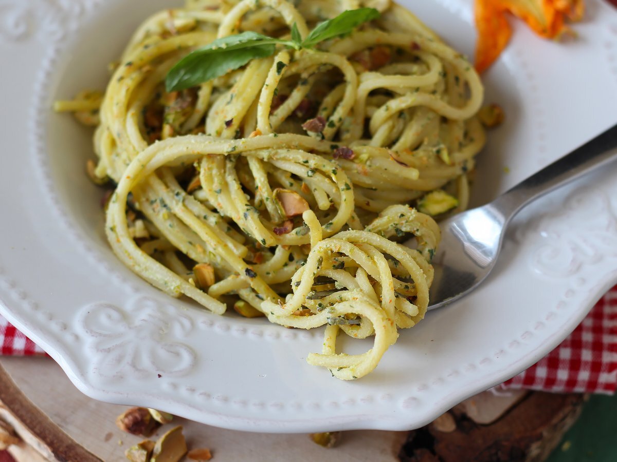 Pasta with squash blossoms, ricotta cheese and pistachios - photo 3