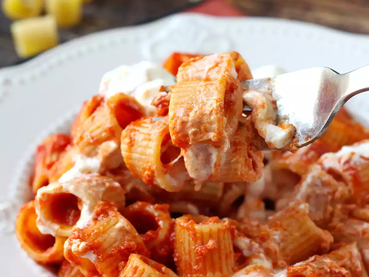 Pasta with stracciatella and creamy tomato: the first course ready in 10 minutes - photo 3