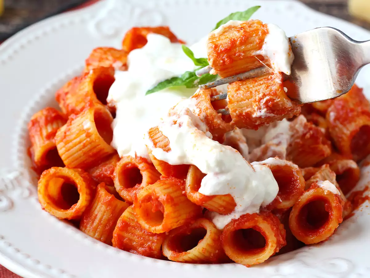 Pasta with stracciatella and creamy tomato: the first course ready in 10 minutes - photo 6