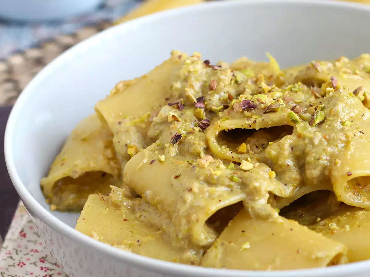 Pasta with tuna, pistachios and lemon - photo 2