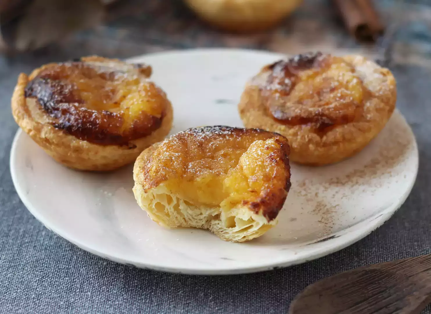 Pastéis de nata in airfryer. The easy and quick recipe of the traditional Portuguese sweet.