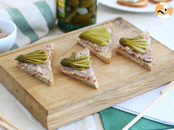 Paté and pickles toasts