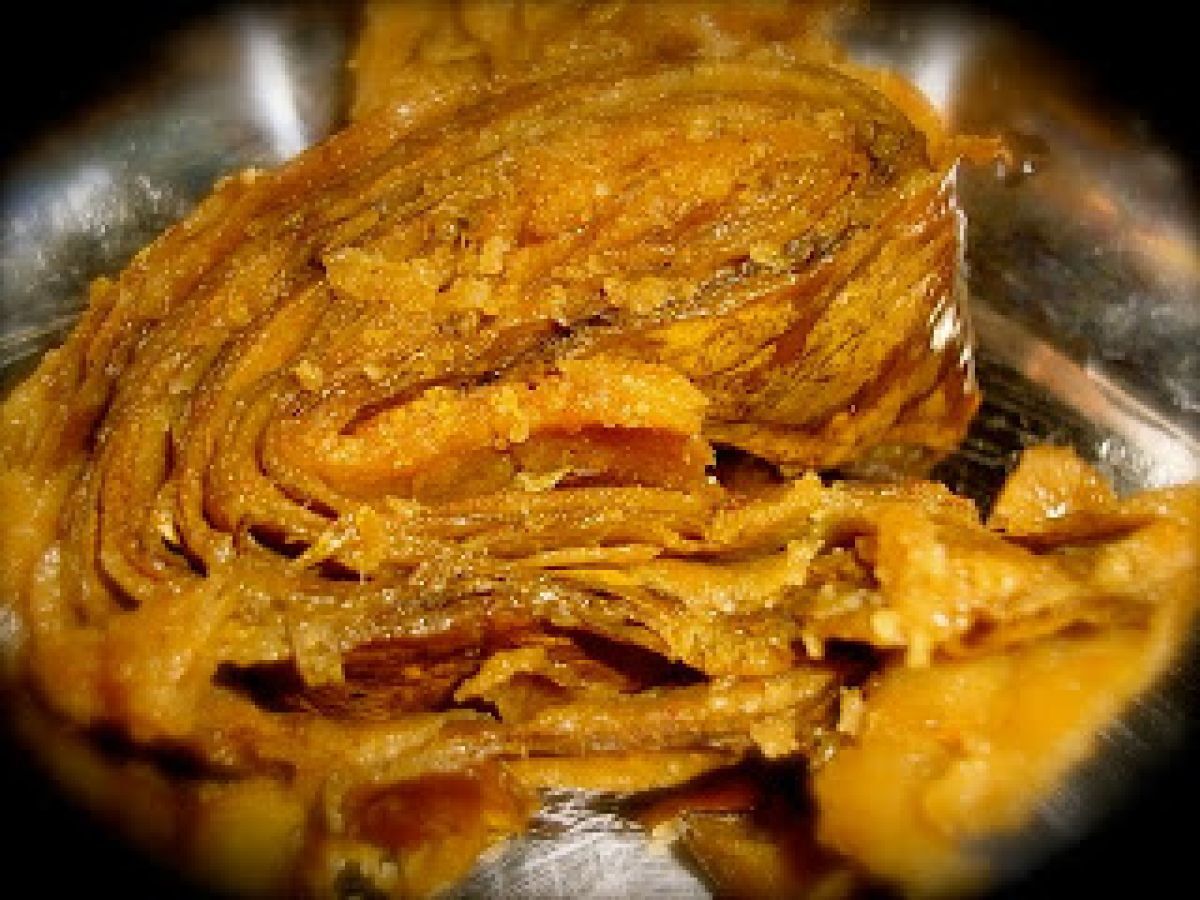 Pathrodo/ Chembila Ada/Yam leaf roll