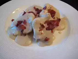 Paula deen's lean recipe: homestyle chicken & bacon gravy